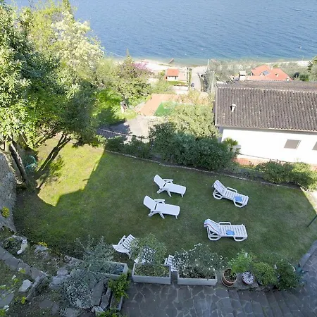 Apt.1 In With Pool * Castelletto di Brenzone