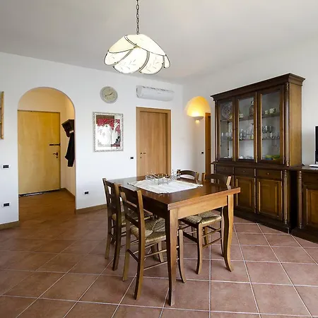 Apt.1 In With Pool Castelletto di Brenzone
